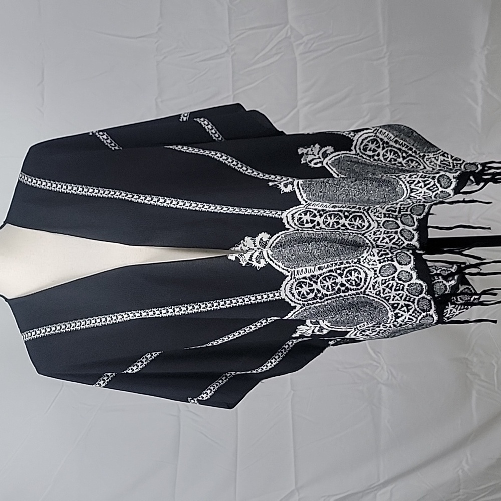 ROFFE (UO) One Size Fits Most Black & White Fringe Kimono / Cape Exc. Used Cond